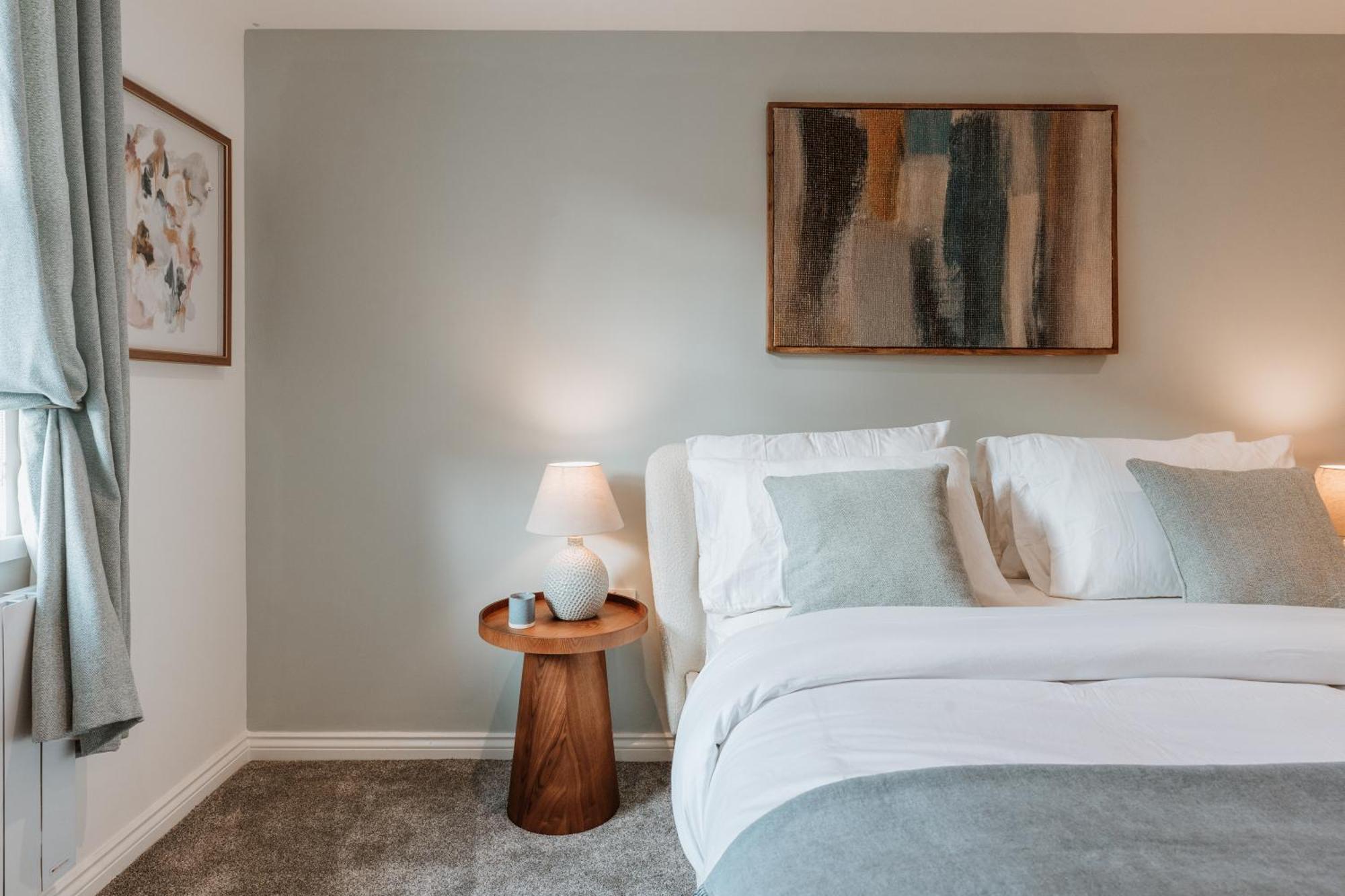 The Square Apartment *