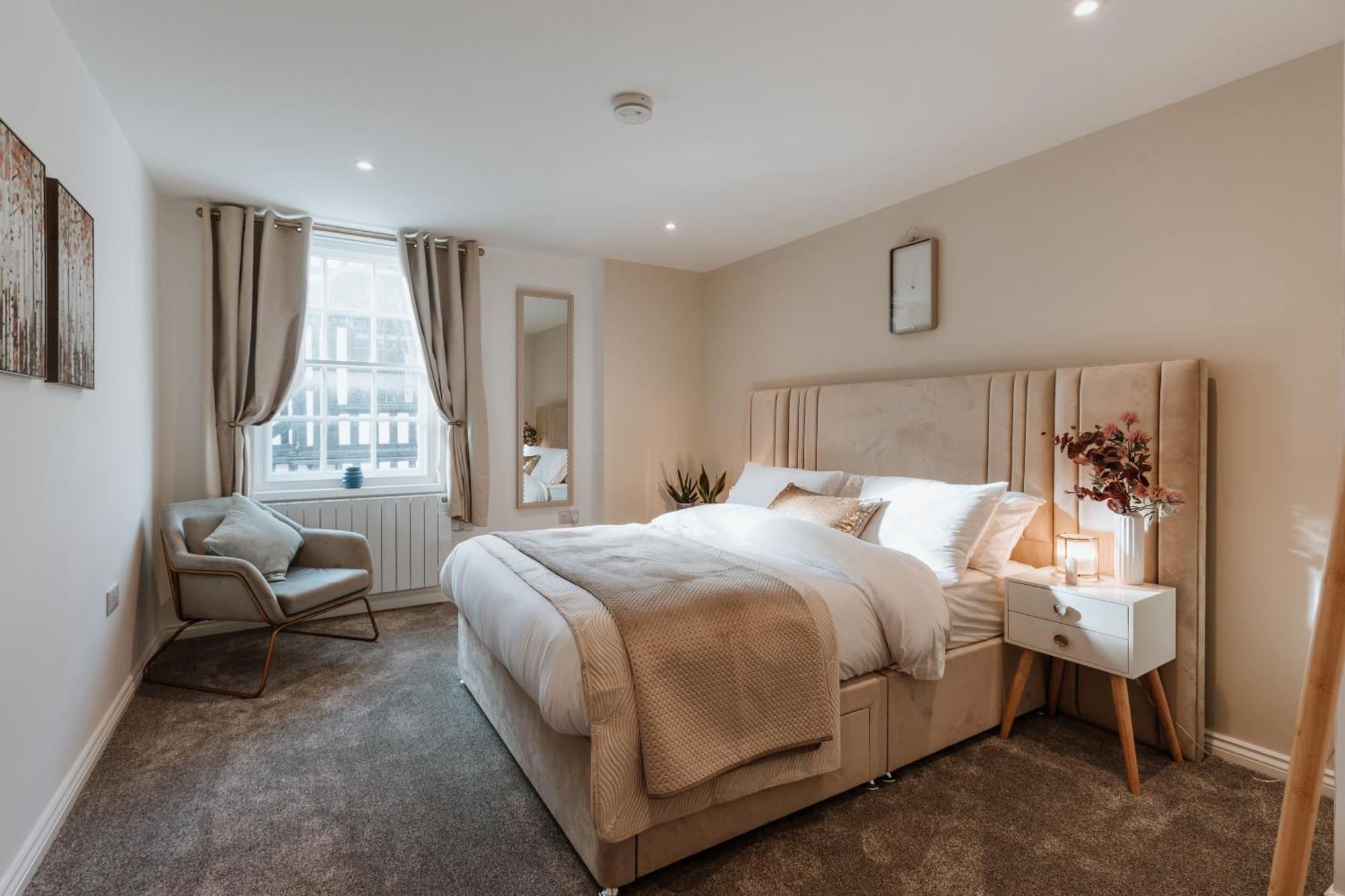 The Square Apartment